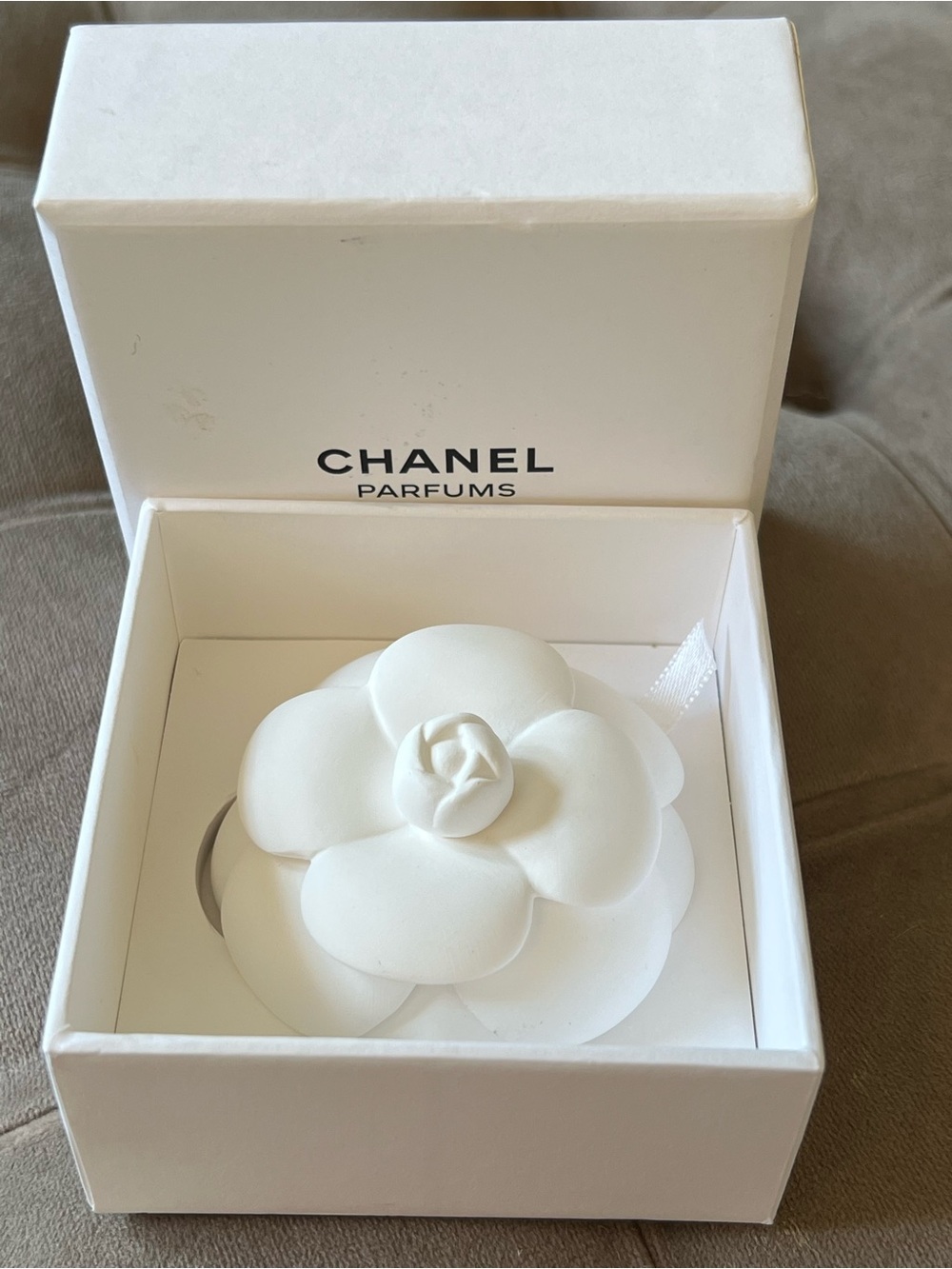 CHANEL Parfums Ceramic Camelia Flower Difuser/Paperweight NEWVIP GIFT AUTHENTIC